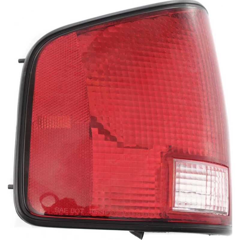 Tail Light 5978195 15166763 GM2800124 GM2800168